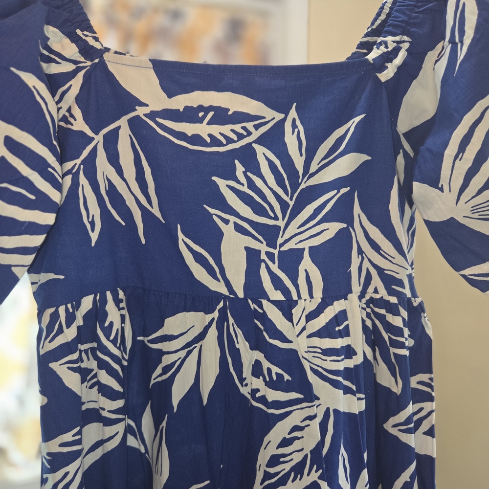 NWT Chic Blue and White Leaf Pattern Hawaiian Style Maxi Dress. Size S. KKCP - Picture 7 of 14